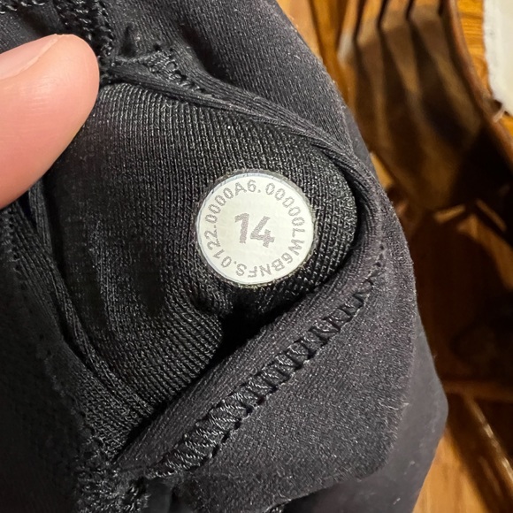 Lululemon leggings worn a few times . They were too big . A great deal ;) - Picture 2 of 4